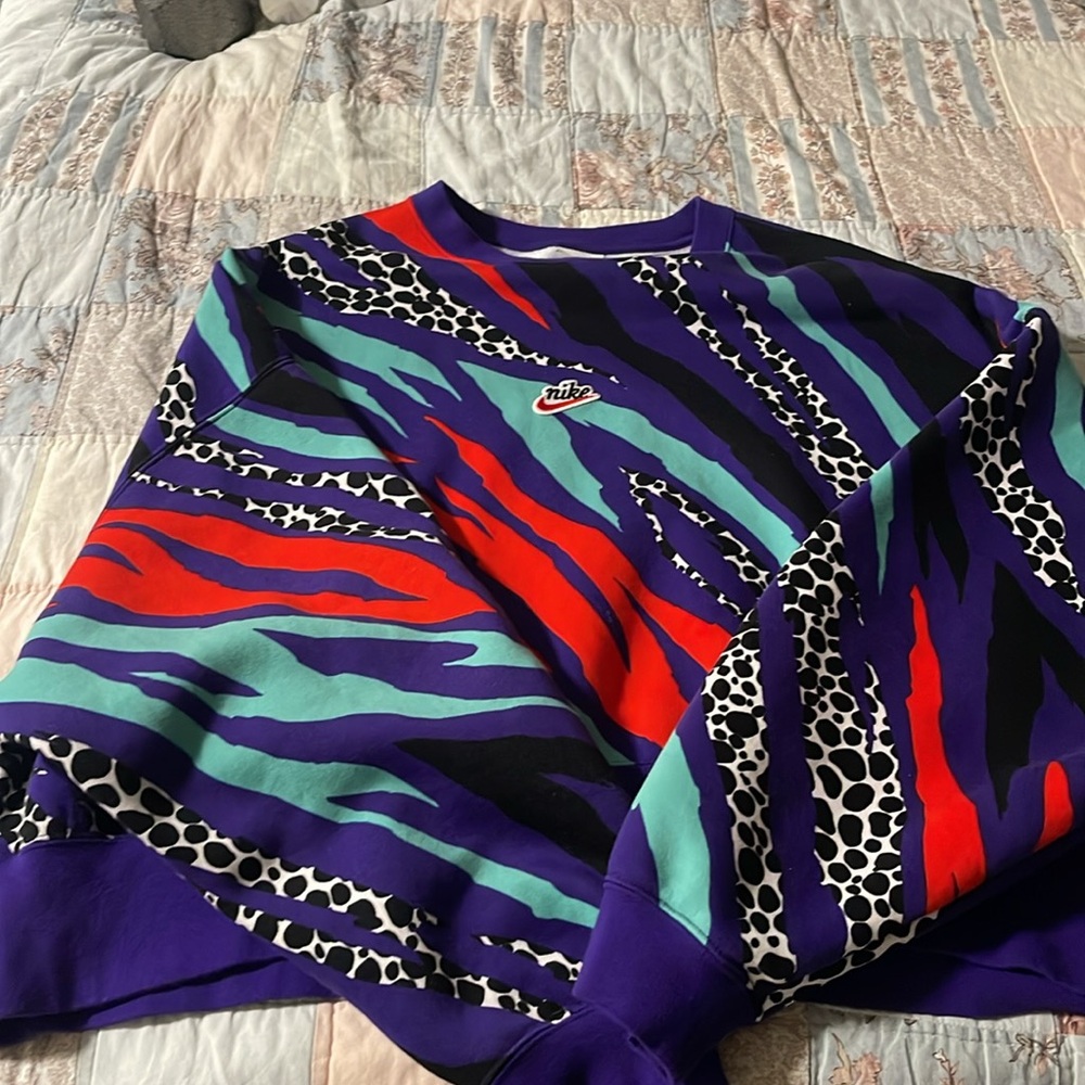 Nike - Picture 2 of 4